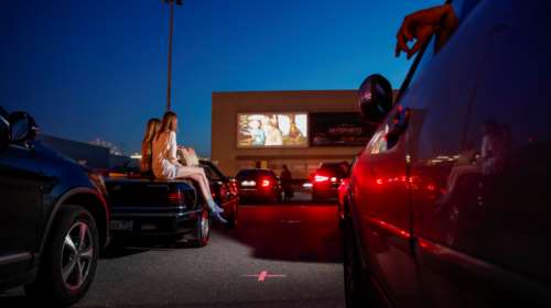 Μόσχα: Άνοιξε ο πρώτος κινηματογράφος drive-in με &quot;Green Book&quot; και...αμερικανική κατασκοπευτική κωμωδία