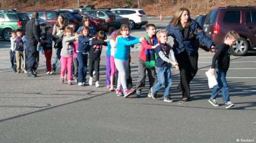 ΗΠΑ: Σε συμφωνία με τις οικογένειες θυμάτων του μακελειού στο Sandy Hook η οπλοβιομηχανία Remington