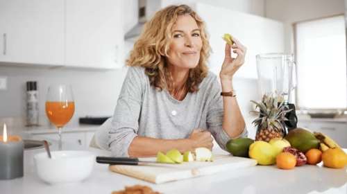 Είσαι άνω των 60; Αυτές οι 7 διατροφικές συνήθειες &quot;καταστρέφουν&quot; το σώμα σου