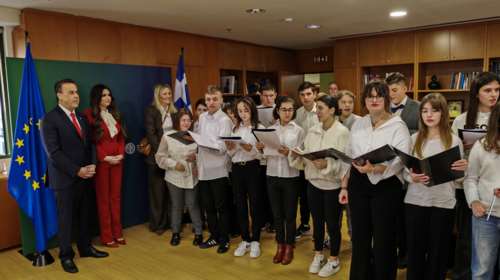 Κίμπερλι Γκιλφόιλ και Σταύρος Παπασταύρου άκουσαν μαζί τα κάλαντα [εικόνες - βίντεο]