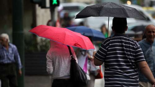 Καιρός: Βροχές από το μεσημέρι στην Αττική - Πέφτει η θερμοκρασία σε όλη τη χώρα