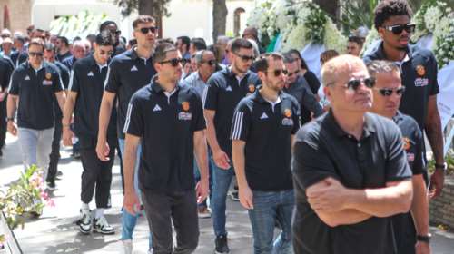 Κηδεία Πάρη Δερμάνη: Συγκινημένη η ομάδα μπάσκετ του Παναθηναϊκού είπε το τελευταίο &quot;αντίο&quot; - Εκεί και ο Δ.Γιαννακόπουλος
