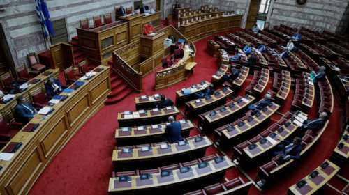 Βουλή: Συζητούνται οι δύο τελευταίες ΠΝΠ με τα έκτακτα μέτρα λόγω κορονοϊού