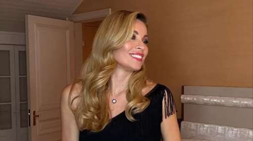 Ξεκίνησε τις βουτιές η Μαριέττα Χρουσαλά -  Ποζάρει με μικροσκοπικό μαγιό