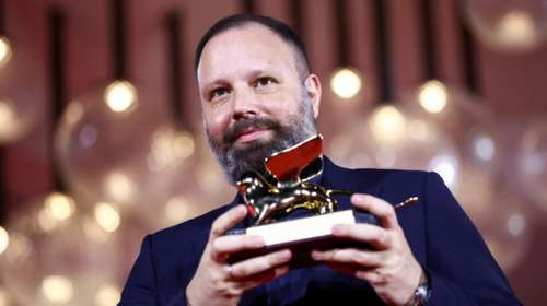 &quot;Κέρδισε ο ατίθασος Έλληνας&quot; - Ο ιταλικός Τύπος αποθεώνει τον Λάνθιμο για το βραβείο στο Φεστιβάλ Βενετίας