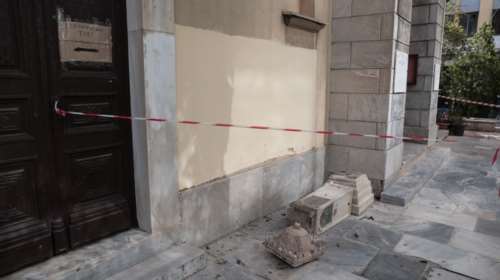 Αθλιότητα στην πλατεία Καρύτση - Άγιος Γεώργιος: Εικόνες βανδαλισμού στην ιστορική εκκλησία