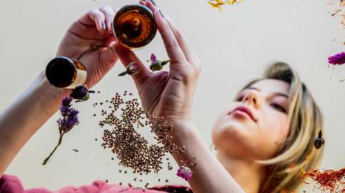 Εναλλακτική ιατρική: Τι είναι καλό να γνωρίζουμε πριν την επιλέξουμε