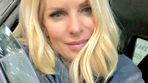 Ελένη Μενεγάκη: Το χιόνι έφτασε στην πόρτα του σπιτιού της στα Μελίσσια [Εικόνα]