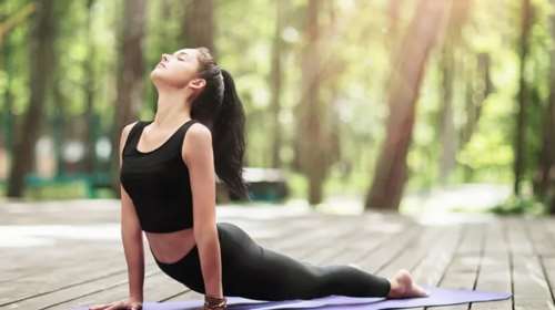 Πόνος στην πλάτη; 5 τρόποι να τον ανακουφίσεις φυσικά