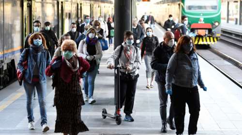 Χαλαρώνει τα μέτρα από σήμερα η Ιταλία αλλά ο φόβος της αναζωπύρωσης πλανάται