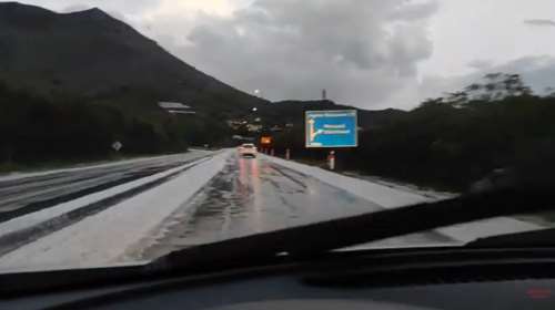 Κρήτη: Έντονη χαλαζόπτωση στη Νεάπολη Λασιθίου - &quot;Άσπρισε&quot; ο δρόμος