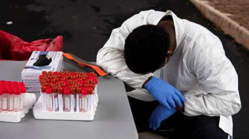 Οι ΗΠΑ κατέγραψαν νέο θλιβερό ρεκόρ: Πάνω από 60.000 κρούσματα κορονοϊού και 1.100 νεκροί