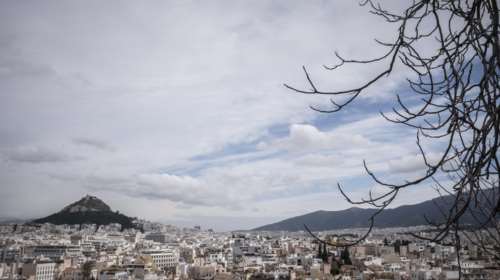 Καιρός: Ήλιος με λίγες νεφώσεις αλλά και κρύο
