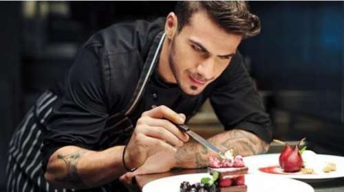 Άκης Πετρετζίκης: Εκεί που μαγείρευα για τη βασιλική οικογένεια, βρέθηκα στην πονεμένη και τραγική ιστορία του MasterChef [Βίντεο]