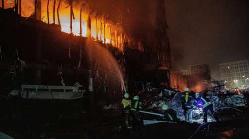 Πόλεμος στην Ουκρανία: Απορρίφθηκε το ρωσικό τελεσίγραφο για τη Μαριούπολη - Βομβάρδισαν εμπορικό κέντρο στο Κίεβο [εικόνες]