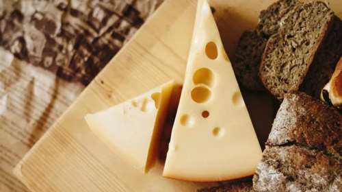 Τρως το τυρί με λάθος τρόπο; Οι ειδικοί αποκαλύπτουν τι να αποφύγεις πάση θυσία