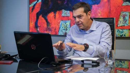 Τσίπρας: Η κυβέρνηση &quot;εξισώνει τα επαγγελματικά δικαιώματα των αποφοίτων πανεπιστημίων με αποφοίτους τριετών κολεγίων αμφίβολης ποιότητας&quot;