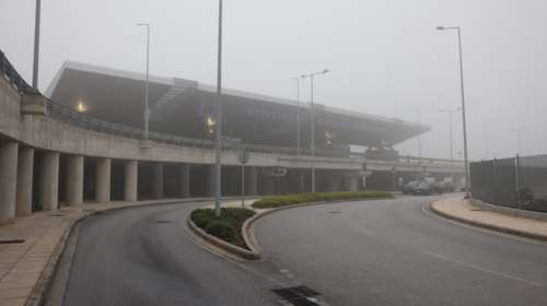 Θεσσαλονίκη: Προβλήματα στις πτήσεις εξαιτίας του "πέπλου" ομίχλης που έχει σκεπάσει την πόλη