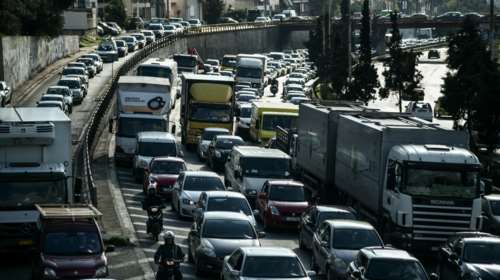 Μποτιλιάρισμα χιλιομέτρων στην κάθοδο της Αθηνών - Λαμίας μετά από τροχαίο στο ύψος της Δυρραχίου
