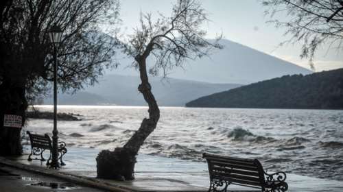 Χτυπά την Κρήτη η κακοκαιρία: Διακοπές ρεύματος σε αρκετές περιοχές – Θυελλώδεις άνεμοι ξηλώνουν τα πάντα