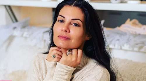 Η Μαρία Κορινθίου πιο αισθησιακή από ποτέ: Ποζάρει με σέξι μαύρα εσώρουχα και μας δείχνει τους κοιλιακούς της