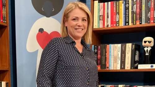 &quot;Σαν έφηβη&quot;: Η Μαριάννα Τουμασάτου υιοθέτησε το απρόσμενο hair look που την κάνει να δείχνει πολλά χρόνια νεότερη