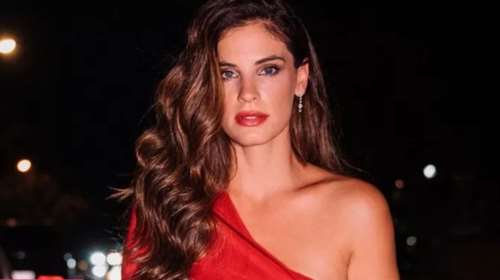 Χριστίνα Μπόμπα: Το γαλλικό χτένισμά της είναι η τέλεια λύση για μια bad hair day