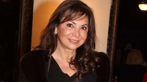 Αμαλία και Δανάη Κούστα: Οι κόρες του Γιάννη Κούστα και της Σοφίας Γιαννικοπούλου σε μία σπάνια βραδινή έξοδο με τη μητέρα τους