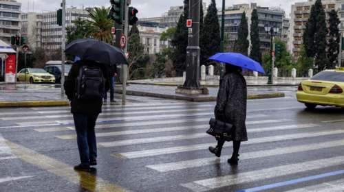 Επιμένει η ανοιξιάτικη κακοκαιρία με έντονο κρύο, βροχές και χιόνια