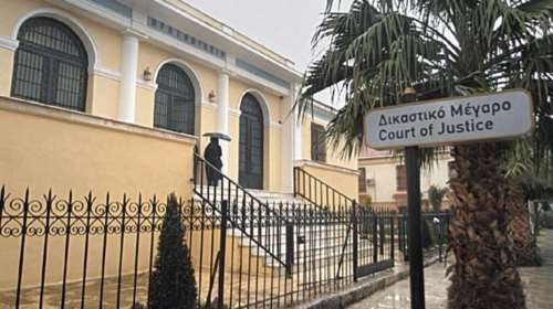 Σοκ στην Άμφισσα: Δικαστικός υπάλληλος αυτοκτόνησε με όπλο από τα κατασχεμένα του δικαστηρίου