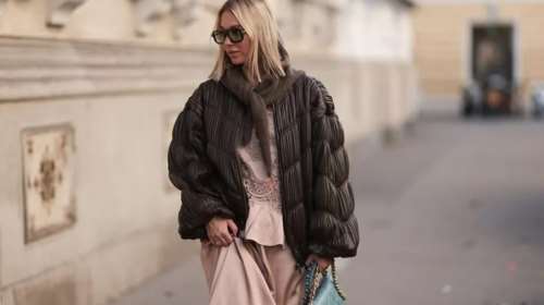 Γίνεται συνεχώς sold out: Το αδιάβροχο μπουφάν που κοστίζει μόλις 13 ευρώ