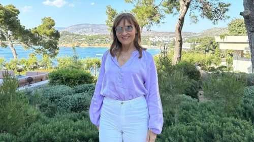 Σαν μικρό κοριτσάκι: Η Μάρα Ζαχαρέα με λεμονί φορεματάκι, 18 χρόνια πριν στο Ηρώδειο