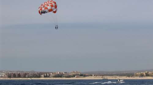 Τραγωδία στη Ρόδο: Ετσι βρήκαν τον θάνατο τα δύο παιδιά πάνω στα βράχια- Κόπηκε το σκοινί του αλεξίπτωτου