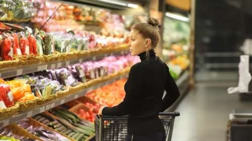 Πώς να ξοδεύεις λιγότερα στο supermarket; Εννέα τροφές που πρέπει να έχεις στην κουζίνα σου