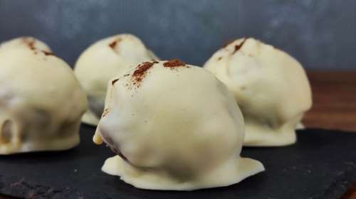 Το απόλυτο φθινοπωρινό κέρασμα: Τρουφάκια μηλοπιτάκια με λευκή σοκολάτα, χωρίς ζάχαρη