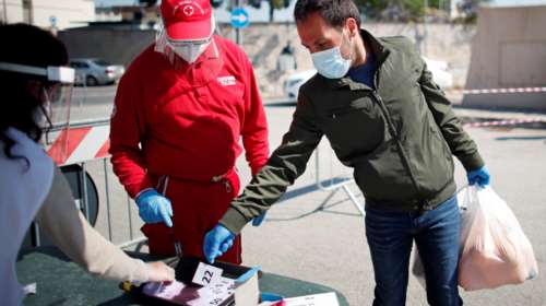 Ιταλία: Μετά την 1η Ιουνίου θα ανοίξουν μπαρ, εστιατόρια και κομμωτήρια