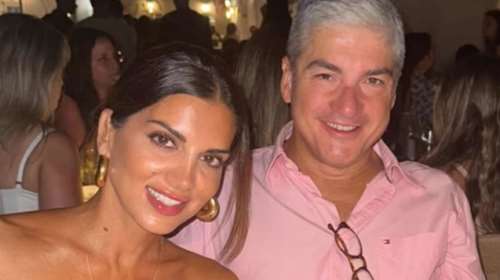 H Σταματίνα Τσιμτσιλή με μπικίνι και μαντήλι στα μαλλιά στη σεζλόνγκ - Διαβάζει Λένα Μαντά