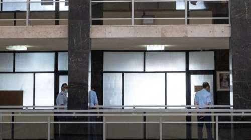 Θεσσαλονίκη: Αφέθηκε ελεύθερη η 28χρονη με τις μολότοφ στο ΑΠΘ- Είχε αφήσει μέσα στο σακίδιο και την ταυτότητά της