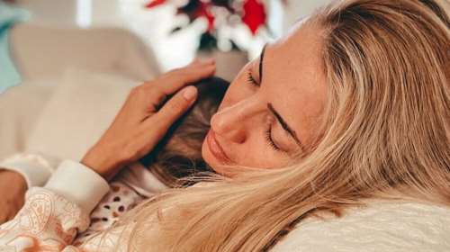 Μαρία Ηλιάκη: Η γλυκιά φωτογραφία με την κόρη της κάτω από το χριστουγεννιάτικο δέντρο