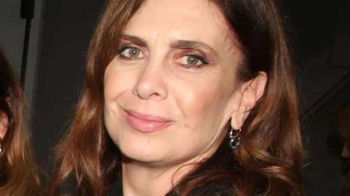 Mediterranean chic η Κατερίνα Διδασκάλου: Με σιθρού τουνίκ στο κέντρο της Αθήνας