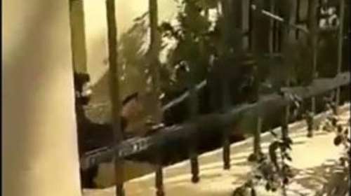 &quot;Μου επιτέθηκαν έξω από την ΑΣΟΕΕ και με έσυραν μέσα&quot;, λέει ο αστυνομικός