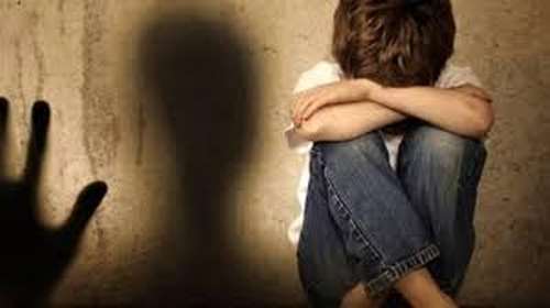 Σάλος με 36χρονη φιλόλογο στην Αττική: Αποπλάνησε 14χρονο - Τον πολιορκούσε ερωτικά από το... δημοτικό