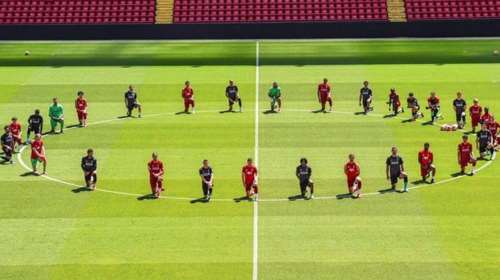 #BlackLivesMatter: Οι παίκτες της Λίβερπουλ γονατίζουν στο γήπεδο για τη δολοφονία Φλόιντ