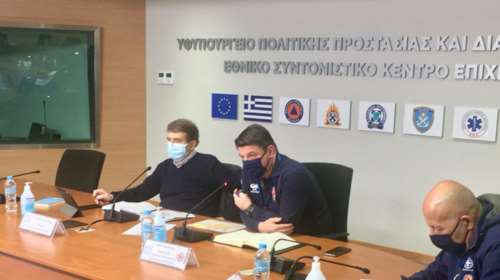 Κακοκαιρία &quot;Μήδεια&quot;: Πυροσβεστική και Αστυνομία στη μάχη για να μη διακοπούν οι εμβολιασμοί