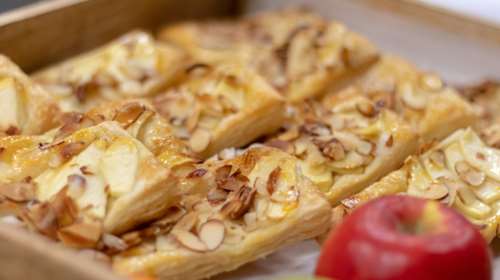 Καραμελάτη και λαχταριστή: H φανταστική μηλόπιτα στο τηγάνι είναι η συνταγή που θα λατρέψεις.