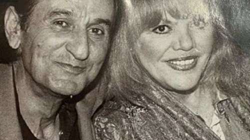 Σπάνιο βίντεο ντοκουμέντο: Όταν Μουστάκας και Μπονέλου ανακοίνωναν το γάμο τους