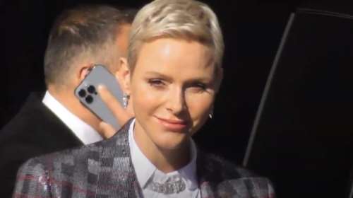 Με λευκά μαλλιά η πριγκίπισσα Σαρλίν: Η αλλαγή στην εμφάνισή της που της ταιριάζει πολύ