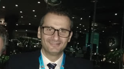 Ο Έλληνας γιατρός που εμβολιάστηκε στη Βρετανία: Το έκανα χωρίς δεύτερη σκέψη - Δεν είχα καμία παρενέργεια