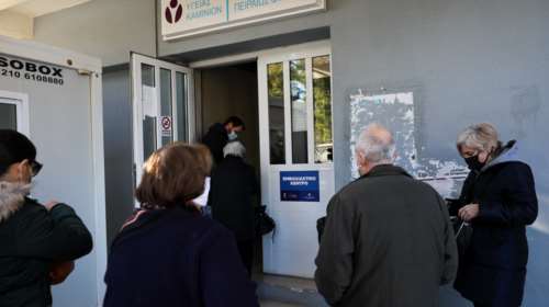 Άνοιξε η πλατφόρμα, ξεκίνησαν τα ραντεβού για τους εμβολιασμούς 60-64: Ποιοι δεν θα λάβουν SMS στο 13034
