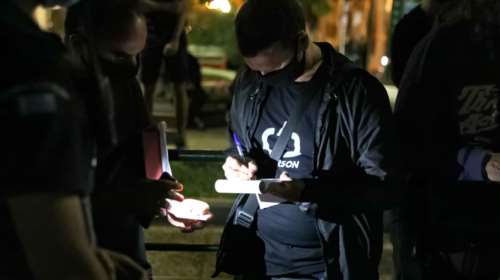 Κορονοϊός: &quot;Εβρεξε&quot; πρόστιμα για παραβίαση των μέτρων στην πλατεία Βαρνάβα στο Παγκράτι